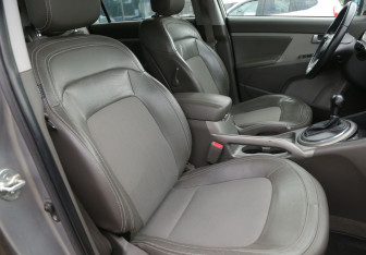 Подержанный автомобиль Kia Sportage 2010 года (10 фото)