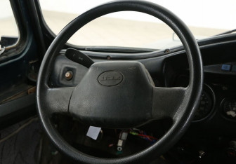 Подержанный автомобиль УАЗ 3151 2001 года (14 фото)