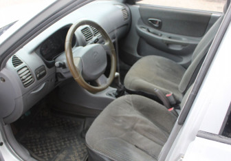 Подержанный автомобиль Hyundai Accent Sedan 2003 года (10 фото)