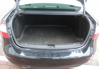 Подержанный автомобиль Renault Fluence 2011 года (15 фото)