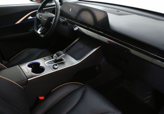 Подержанный автомобиль Omoda C5 2023 года (8 фото)