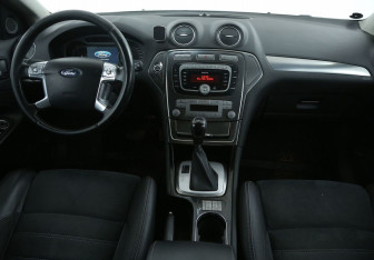 Подержанный автомобиль Ford Mondeo Sedan 2008 года (12 фото)