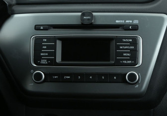 Подержанный автомобиль Kia Rio Sedan 2016 года (13 фото)