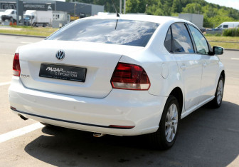 Подержанный автомобиль Volkswagen Polo Sedan 2015 года (6 фото)
