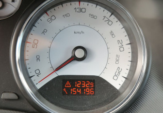 Подержанный автомобиль Peugeot 308 Hatchback 2011 года (19 фото)