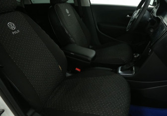 Подержанный автомобиль Volkswagen Polo Sedan 2013 года (10 фото)