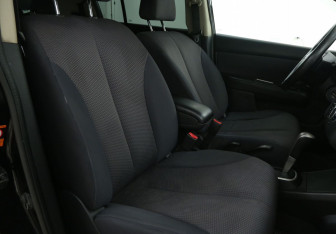 Подержанный автомобиль Nissan Tiida Hatchback 2007 года (10 фото)