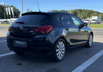 Подержанный автомобиль Opel Astra Hatchback 2011 года (4 фото)
