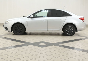 Подержанный автомобиль Chevrolet Cruze Sedan 2012 года (7 фото)