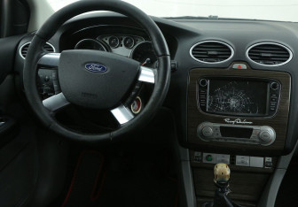 Подержанный автомобиль Ford Focus Hatchback 2008 года (14 фото)