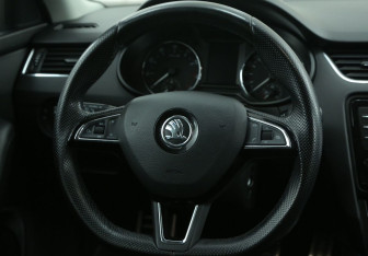 Подержанный автомобиль Skoda Octavia Liftback 2016 года (16 фото)