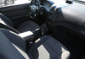 Подержанный автомобиль Chevrolet Aveo Sedan 2006 года (9 фото)