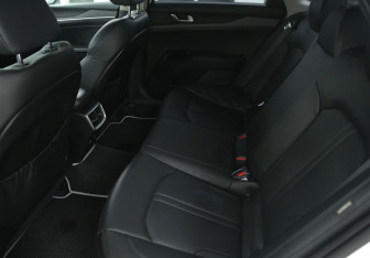 Подержанный автомобиль Kia K5 2020 года (17 фото)