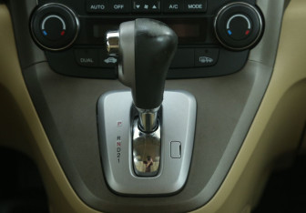 Подержанный автомобиль Honda CR-V 2009 года (15 фото)