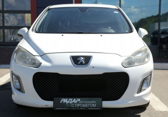 Подержанный автомобиль Peugeot 308 Hatchback 2011 года (2 фото)