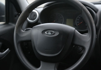 Подержанный автомобиль LADA (ВАЗ) Granta Liftback 2017 года (16 фото)