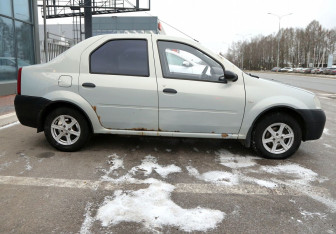 Подержанный автомобиль Renault Logan Sedan 2007 года (7 фото)