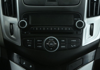 Подержанный автомобиль Chevrolet Cruze Sedan 2012 года (13 фото)