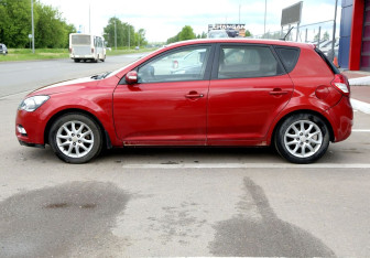 Подержанный автомобиль Kia Ceed Hatchback 2010 года (8 фото)