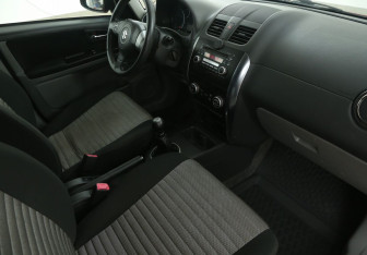 Подержанный автомобиль Suzuki SX4 Hatchback 2010 года (9 фото)