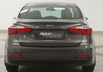 Подержанный автомобиль Kia Cerato Sedan 2015 года (3 фото)