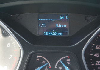 Подержанный автомобиль Ford Focus Sedan 2011 года (17 фото)