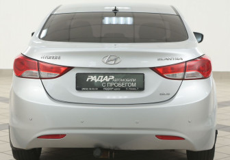Подержанный автомобиль Hyundai Elantra Sedan 2012 года (3 фото)