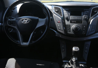 Подержанный автомобиль Hyundai i40 Sedan 2015 года (14 фото)