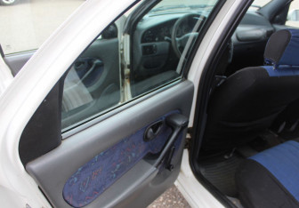 Подержанный автомобиль Fiat Palio Wagon 2000 года (11 фото)