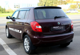 Подержанный автомобиль Skoda Fabia Hatchback 2011 года (4 фото)