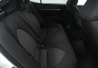 Подержанный автомобиль Toyota Camry Sedan 2018 года (11 фото)