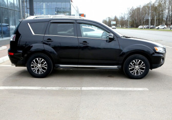 Подержанный автомобиль Mitsubishi Outlander 2010 года (7 фото)