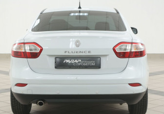 Подержанный автомобиль Renault Fluence 2012 года (3 фото)
