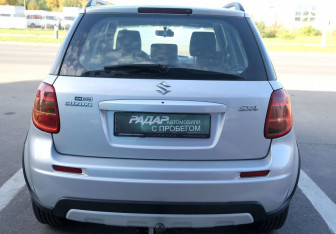 Подержанный автомобиль Suzuki SX4 Hatchback 2011 года (5 фото)