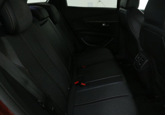 Подержанный автомобиль Peugeot 3008 2018 года (11 фото)