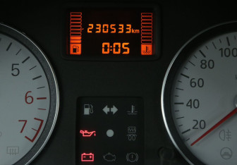 Подержанный автомобиль Renault Sandero 2011 года (17 фото)