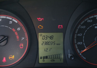 Подержанный автомобиль LADA (ВАЗ) Kalina Hatchback 2013 года (17 фото)