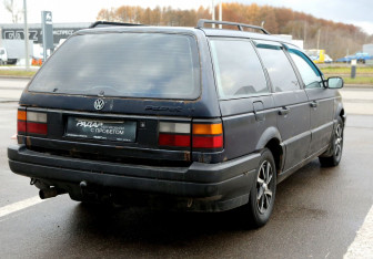 Подержанный автомобиль Volkswagen Passat Wagon 1989 года (6 фото)