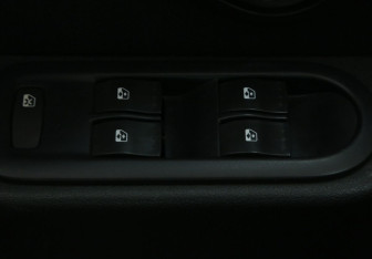 Подержанный автомобиль Nissan Terrano 2015 года (17 фото)