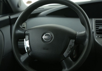 Подержанный автомобиль Nissan Primera Sedan 2005 года (16 фото)