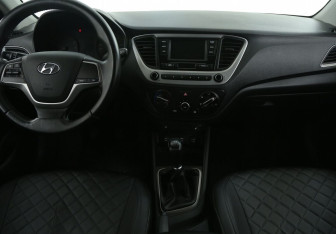 Подержанный автомобиль Hyundai Solaris Sedan 2018 года (12 фото)