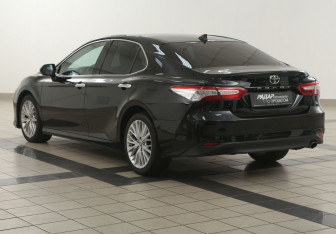 Подержанный автомобиль Toyota Camry Sedan 2020 года (2 фото)