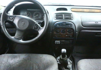 Подержанный автомобиль Rover 200 Hatchback 1997 года (8 фото)