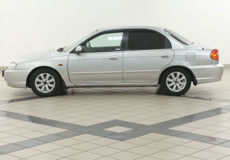 Подержанный автомобиль Kia Spectra Sedan 2008 года (7 фото)