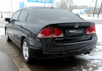 Подержанный автомобиль Honda Civic Sedan 2006 года (4 фото)