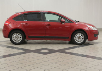 Подержанный автомобиль Citroen C4 Hatchback 2010 года (5 фото)