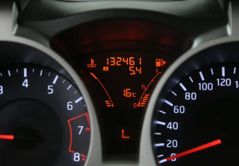Подержанный автомобиль Nissan Juke 2012 года (19 фото)
