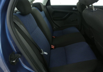 Подержанный автомобиль Ford Focus Sedan 2006 года (11 фото)
