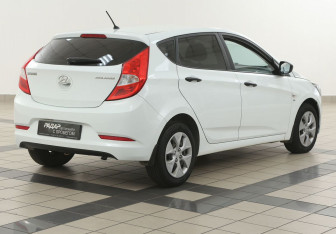 Подержанный автомобиль Hyundai Solaris Hatchback 2015 года (4 фото)