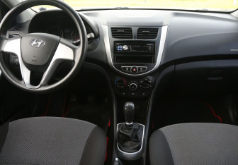 Подержанный автомобиль Hyundai Solaris Sedan 2012 года (12 фото)